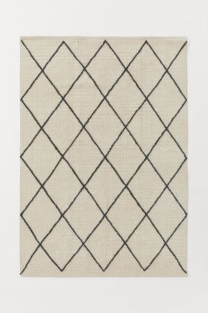 SHORT-PILE RUG
