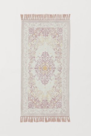 CHENILLE RUG WITH TASSELS